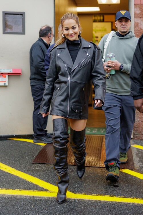 Rita Ora - Rocks a leather outfit arriving to Total Wine & More to promote her Prospero tequila partnership in Long Island - April 29, 2023

Her style: Oura Ring Gen3

#RitaOra is seen in SoHo on April 29, 2023 in New York City.