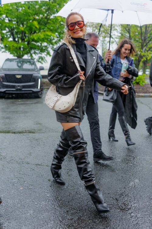 Rita Ora - Rocks a leather outfit arriving to Total Wine & More to promote her Prospero tequila partnership in Long Island - April 29, 2023

Her style: Oura Ring Gen3

#RitaOra is seen in SoHo on April 29, 2023 in New York City.