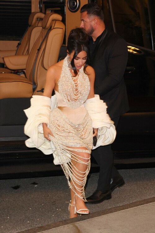 Kim Kardashian Returns to her hotel after attending the 2023 Met Gala at The Metropolitan Museum of Art in New York - May 1, 2023

#KimKardashian