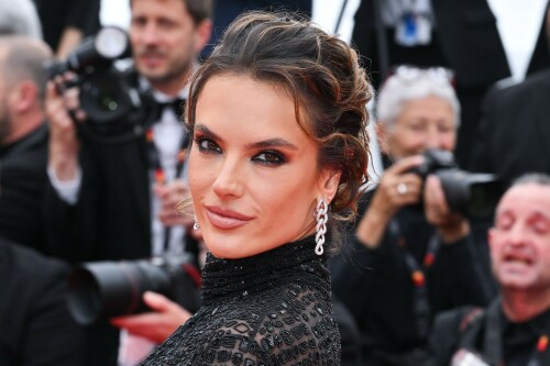 Alessandra-Ambrosio-Killers-Of-The-Flower-Moon-Cannes---20.05.2023_-10b59f67370f39c305.jpeg