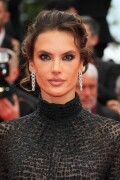 Alessandra-Ambrosio-Killers-Of-The-Flower-Moon-Cannes---20.05.2023_-23d6b32139dae57f6f