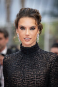 Alessandra-Ambrosio-Killers-Of-The-Flower-Moon-Cannes---20.05.2023_-4803e9509cdf524ba4