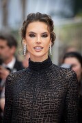 Alessandra-Ambrosio-Killers-Of-The-Flower-Moon-Cannes---20.05.2023_-53f55d5ed6b148e2dc