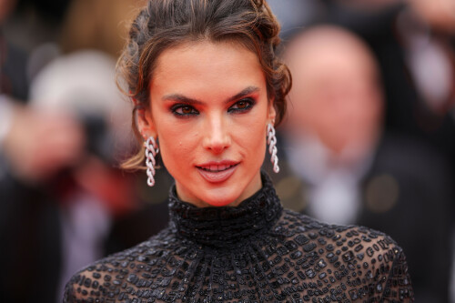 Alessandra-Ambrosio-Killers-Of-The-Flower-Moon-Cannes---20.05.2023_-6090f25a79aa564f15.jpeg