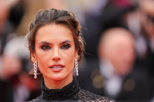 Alessandra-Ambrosio-Killers-Of-The-Flower-Moon-Cannes---20.05.2023_-61783466bd9d3b1ad6.jpeg