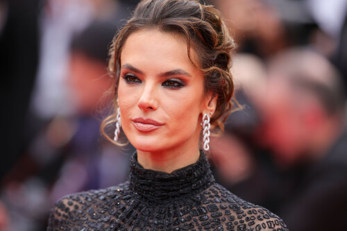 Alessandra-Ambrosio-Killers-Of-The-Flower-Moon-Cannes---20.05.2023_-625716d9098004e737.jpeg