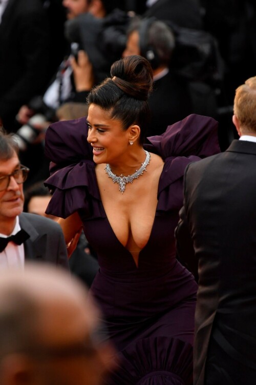 SalmaHayek_Cannes_2023_16182210520faf25b5.jpeg