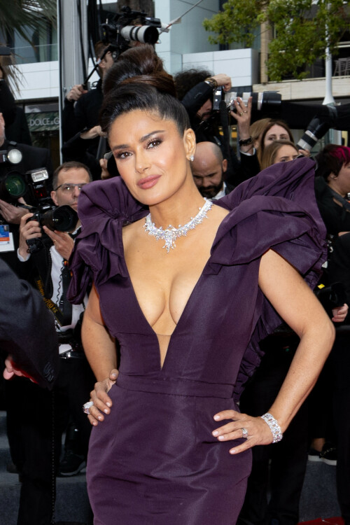 SalmaHayek_Cannes_2023_29f1a2e18e81ef0d65.jpeg