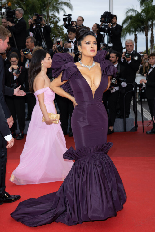 SalmaHayek_Cannes_2023_61ff84a01be913e7a3.jpeg