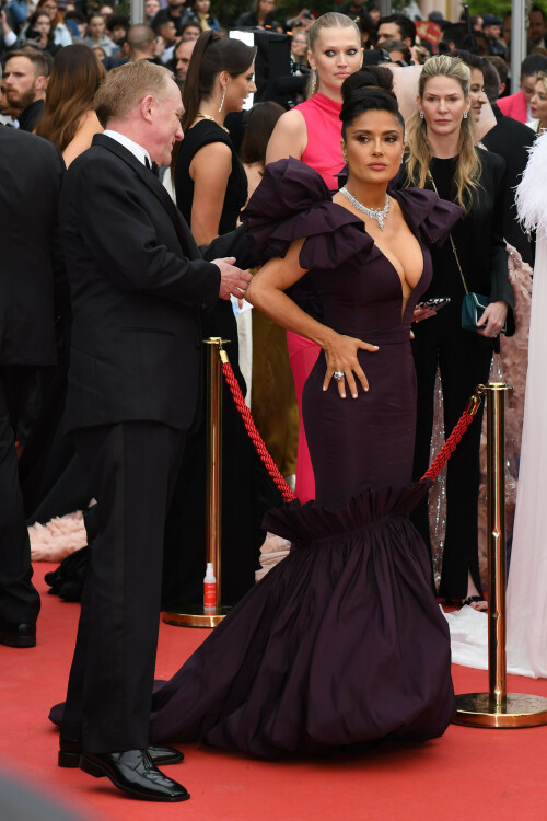 SalmaHayek_Cannes_2023_77eda18b422d2c109c.jpeg