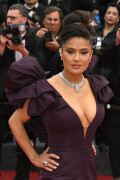 SalmaHayek_Cannes_2023_80705f39a8833d2788