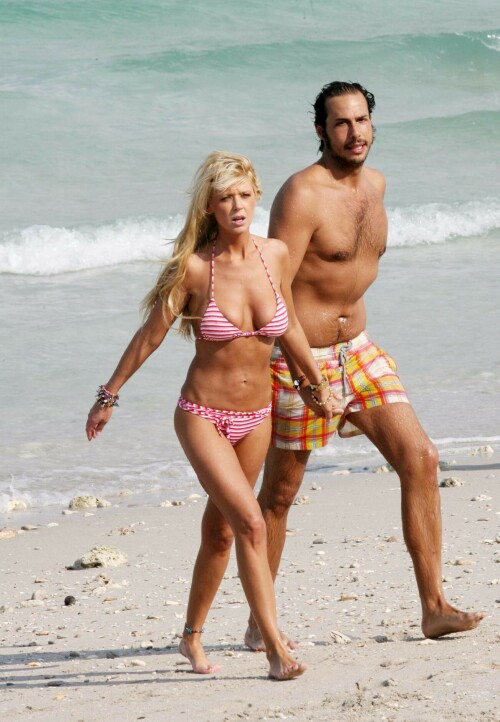 Tara-Reid-Kosty555.info-00040a8bb36741adb1dd