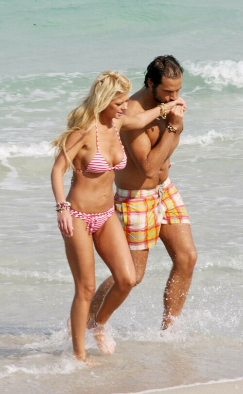 Tara-Reid-Kosty555.info-000644652074bc5633ac