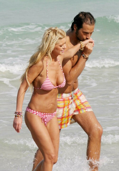 Tara-Reid-Kosty555.info-00073bb0b2bfc64d609d