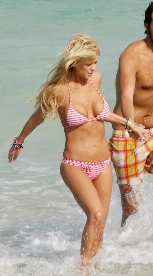 Tara-Reid-Kosty555.info-001271f58c96472d364c