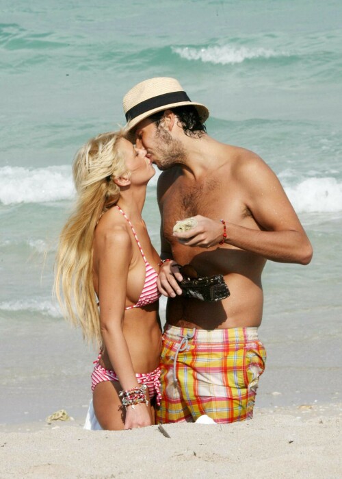 Tara-Reid-Kosty555.info-0027473db166bc4d7573