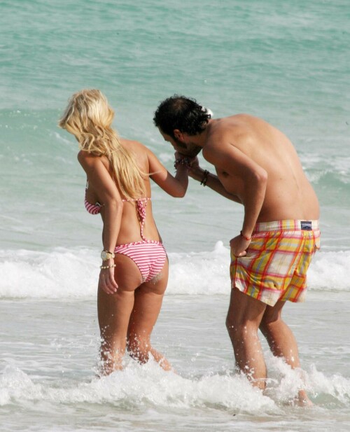 Tara-Reid-Kosty555.info-0030f015d13e677eee4f