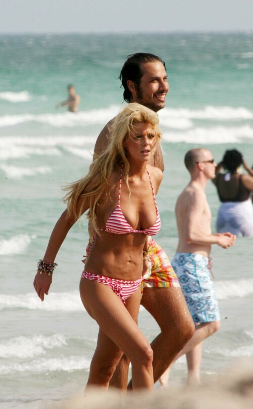 Tara-Reid-Kosty555.info-003849dfb7c6a5566148