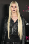 Taylor-Momsen-Kosty555.info--0010b4d4891d7041ff7d