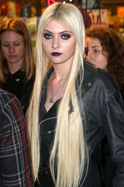 Taylor-Momsen-Kosty555.info--00138cd4243c33f01a13