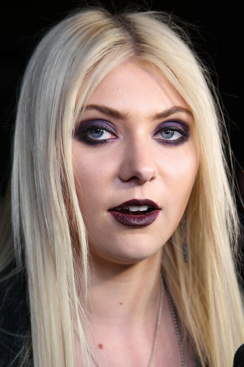Taylor-Momsen-Kosty555.info--0015a4abf7f0a0dd43a3