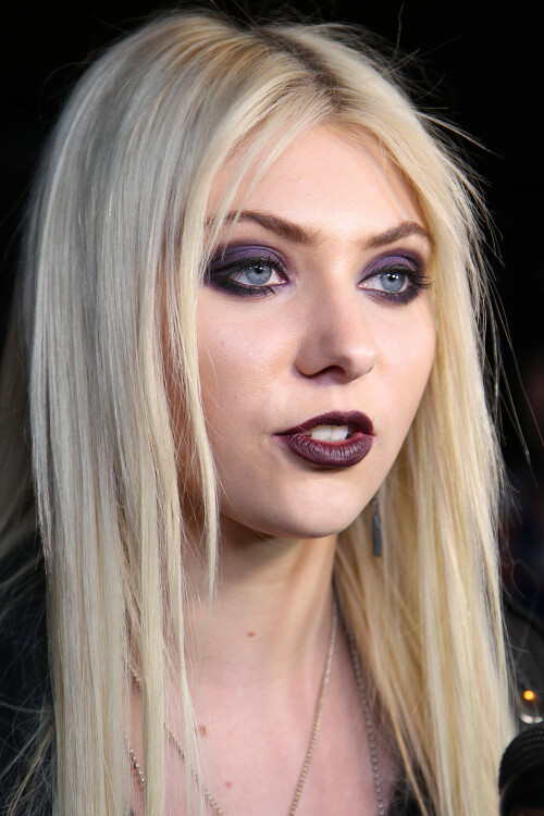 Taylor-Momsen-Kosty555.info--0016087b5829a7d05757