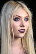 Taylor-Momsen-Kosty555.info--0018039ab970f28bd34d