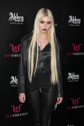 Taylor-Momsen-Kosty555.info--0031a68c526fb8787b2b