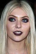 Taylor-Momsen-Kosty555.info--0037bdf1c39628f763fe