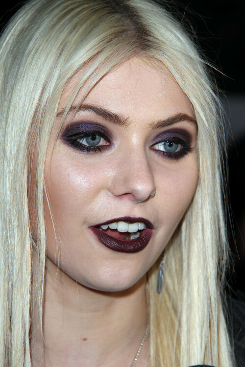 Taylor-Momsen-Kosty555.info--0038fc4267f3314bf4d3.jpeg