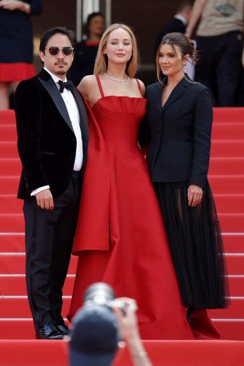 Jennifer_Lawrence_Cannes2023_280906703647b45a2e5.jpeg