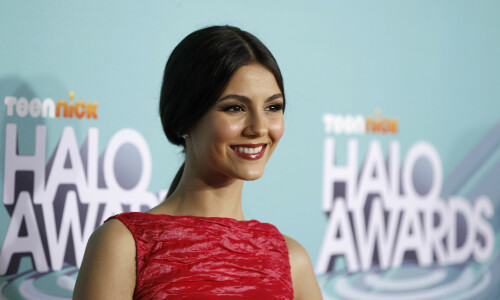 Victoria_Justice_2011-Kosty555--0018736e6de82eb18573