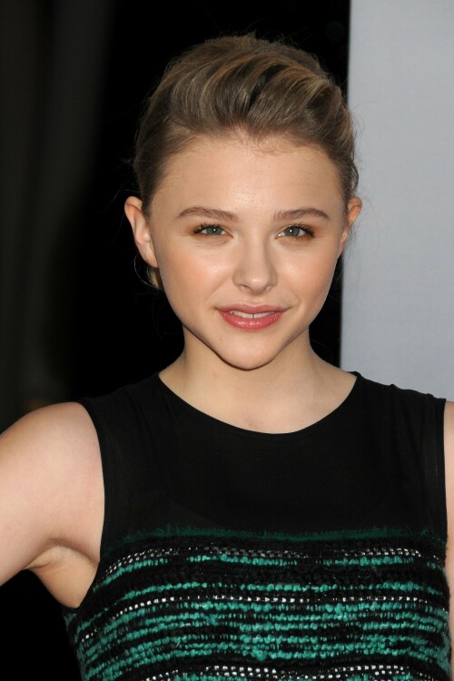 Chloe-Moretz-Kosty555.info--02356096effef4999cb.jpeg