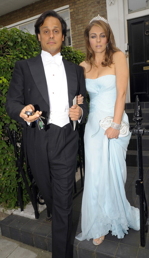 Elizabeth-Hurley-Kosty555.info-03eda27da62eef8885
