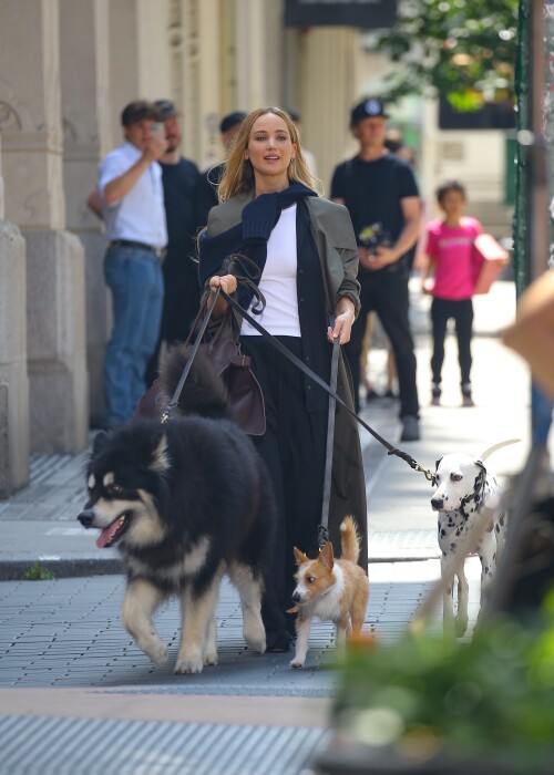 Jennifer-Lawrence-filming-a-Dior-commercial-New-York-June-28-2023-16fac74f4bf34b1a29.jpeg