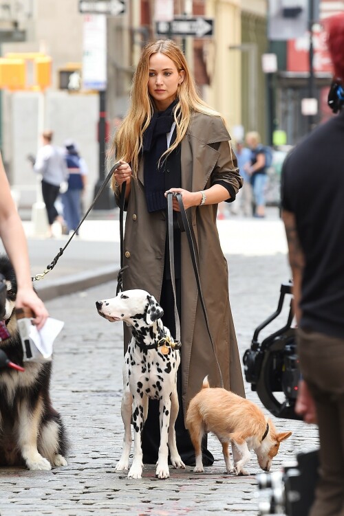 Jennifer-Lawrence-filming-a-Dior-commercial-New-York-June-28-2023-31f5e85264cd0fb354.jpeg