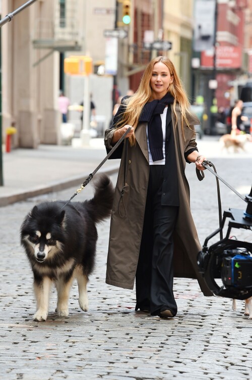 Jennifer-Lawrence-filming-a-Dior-commercial-New-York-June-28-2023-32142275195e0a1335.jpeg