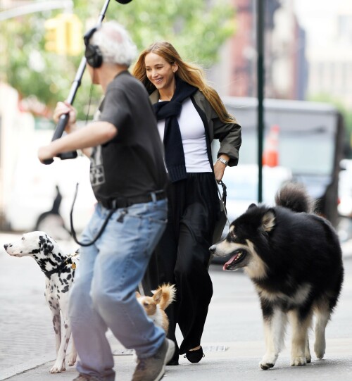 Jennifer-Lawrence-filming-a-Dior-commercial-New-York-June-28-2023-42415fc55b9324b18b.jpeg