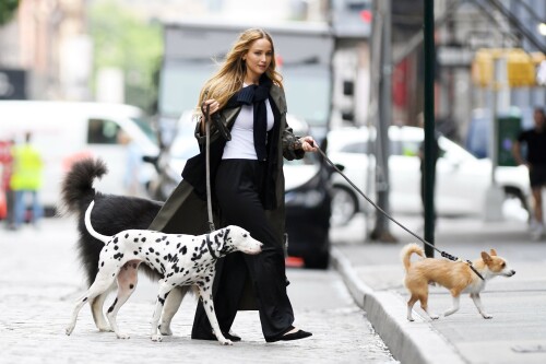 Jennifer-Lawrence-filming-a-Dior-commercial-New-York-June-28-2023-44e7c673ab485efffa.jpeg