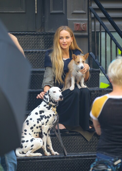 Jennifer-Lawrence-filming-a-Dior-commercial-New-York-June-28-2023-450e07e043f6ff84f.jpeg