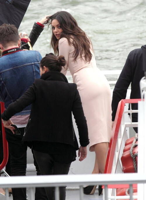 Mila_Kunis-03-Kosty555.infoe065fcf481c65286
