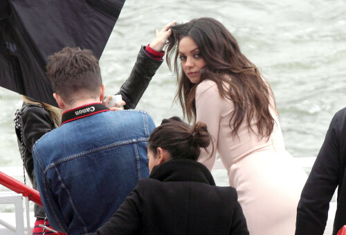 Mila_Kunis-10-Kosty555.infof299d30ff7c3adba