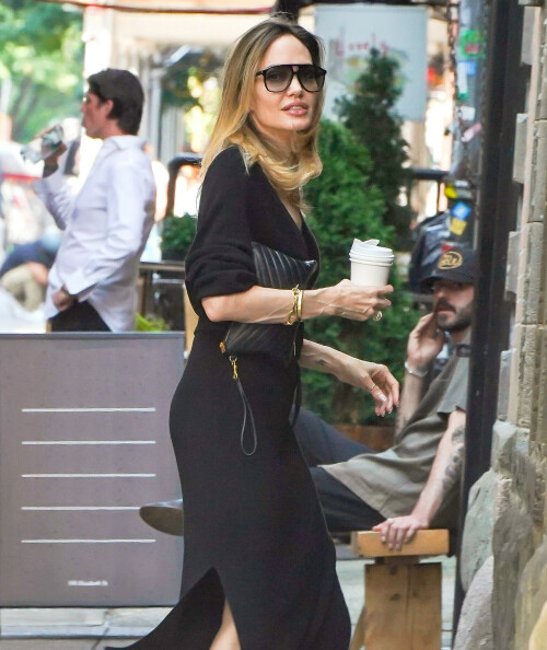 Angelina Jolie - Out in New York - 28.06.2023

More Pics: http://kosty555.info/index.php?showtopic=299222

#AngelinaJolie