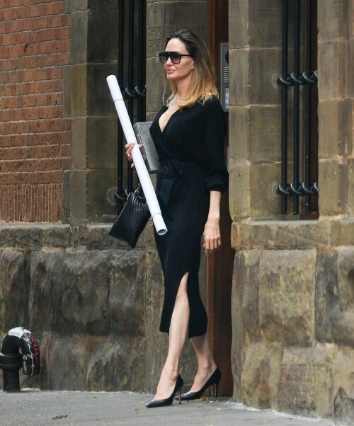 angelina_jolie_out_in_new_york_06-28-2023-15adc3c527a7b1ce9a