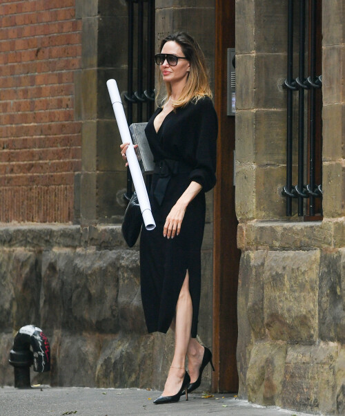 angelina_jolie_out_in_new_york_06-28-2023-178e5b1e10b21f7582.jpeg