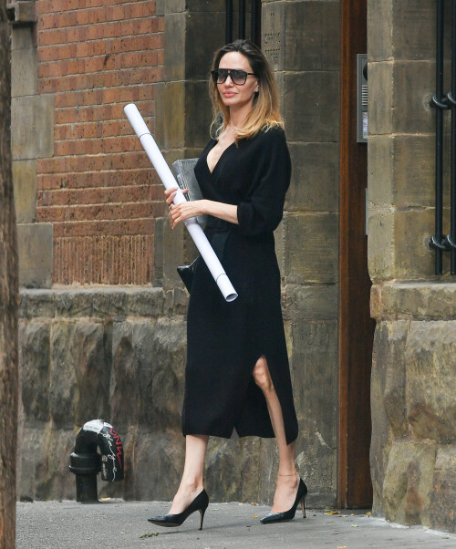 angelina_jolie_out_in_new_york_06-28-2023-214534e197137358f3.jpeg