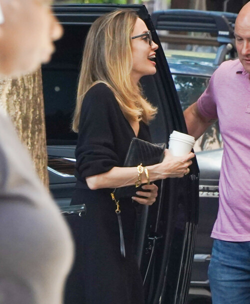 Angelina Jolie - Out in New York - 28.06.2023

More Pics: http://kosty555.info/index.php?showtopic=299222

#AngelinaJolie