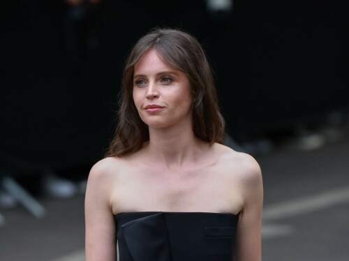 Felicity-Jones-Giorgio-Armani-Paris-France---04.07-166c33b37ac45c678d.jpeg