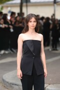 Felicity-Jones-Giorgio-Armani-Paris-France---04.07-17eb48d8335f16c9cf