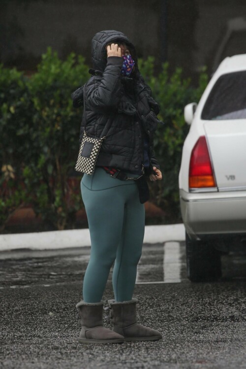 Zooey Deschanel | Grabs some donuts in yoga pants in West Hollywood during the rain - July 7, 2023

9 HQ pics: http://kosty555.info/index.php?showtopic=299435

#ZooeyDeschanel